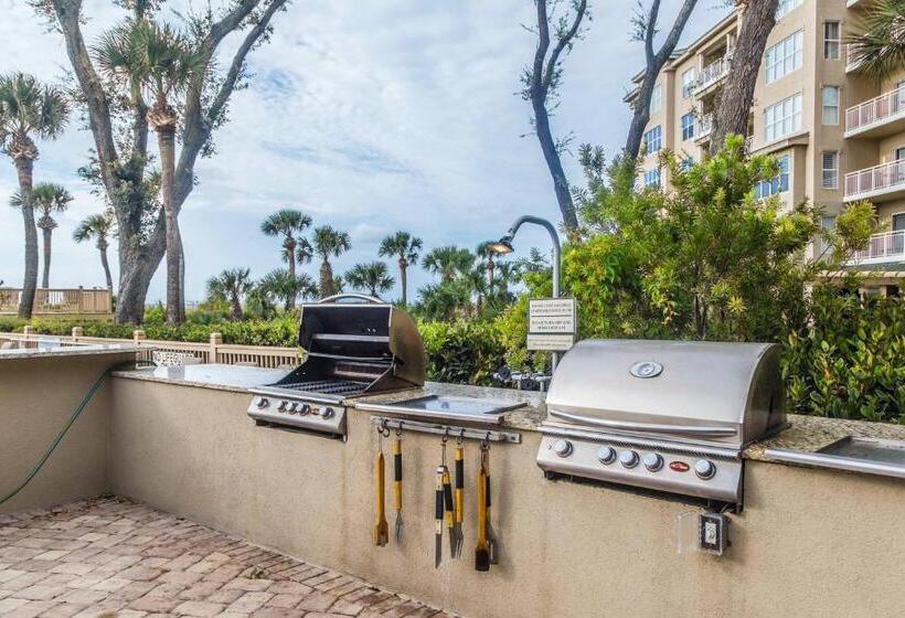 هتل Hampton Place 6209