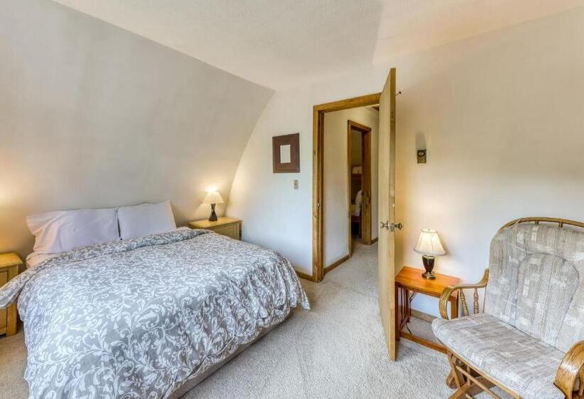 Отель Grand Hollow Townhome