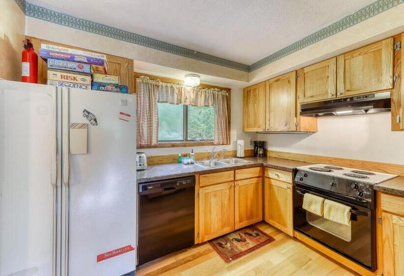 Отель Grand Hollow Townhome