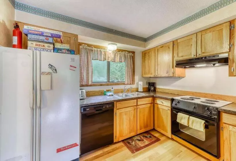 ホテル Grand Hollow Townhome