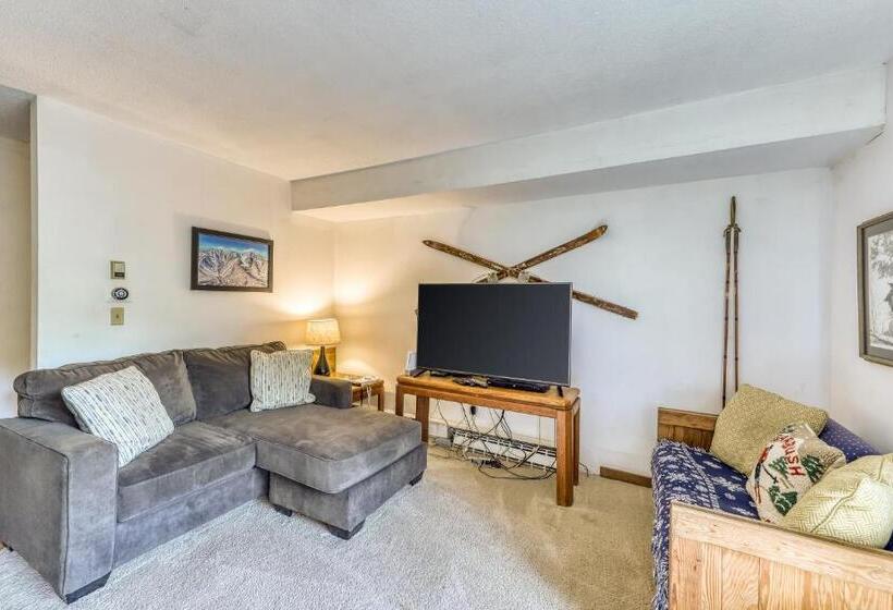 Отель Grand Hollow Townhome