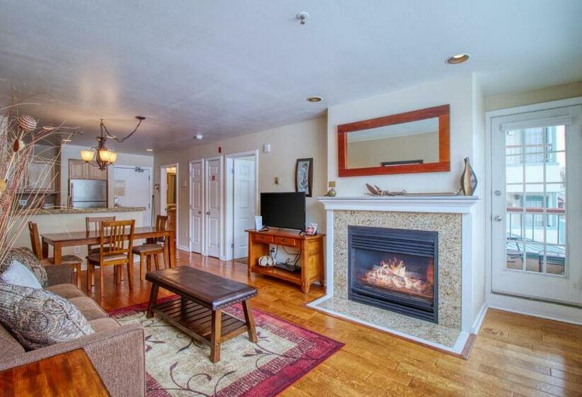 Hotelli Lakeshore 1563