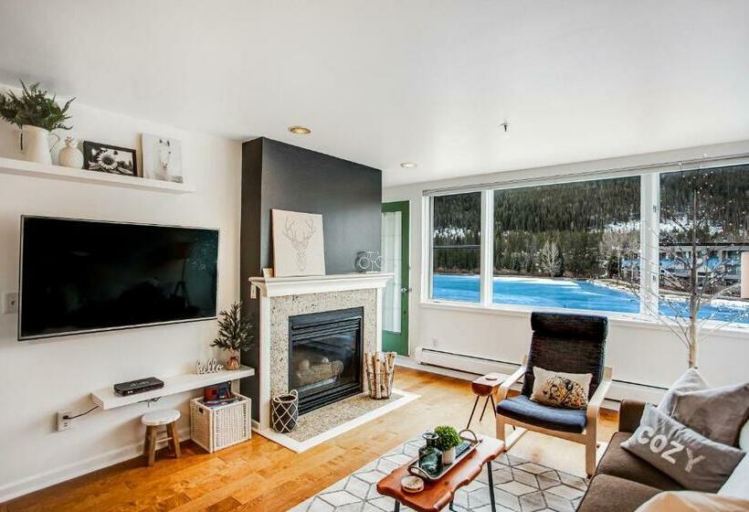 Hotelli Lakeshore 1563