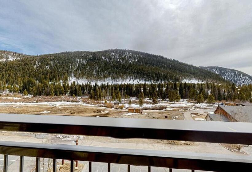 هتل Montezuma Magic