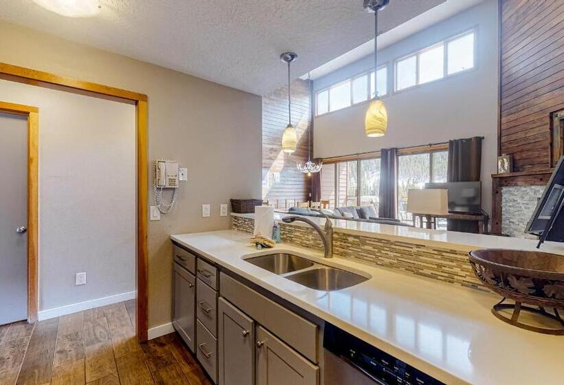 هتل Montezuma Magic