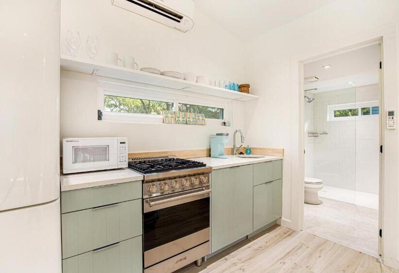 Hotelli The Other Place Cottage C