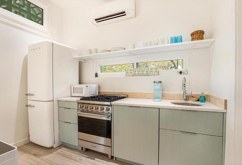 Hotelli The Other Place Cottage C