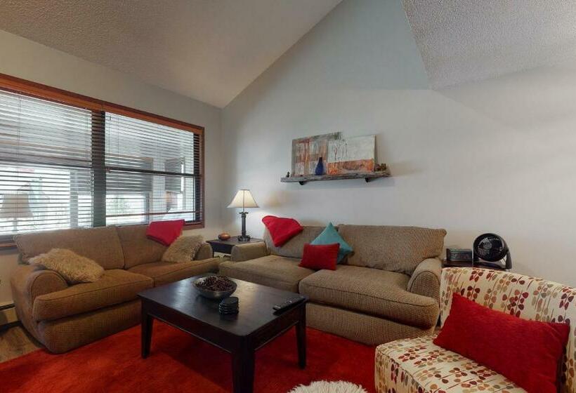 בית מלון כפרי Center Village Hideaway