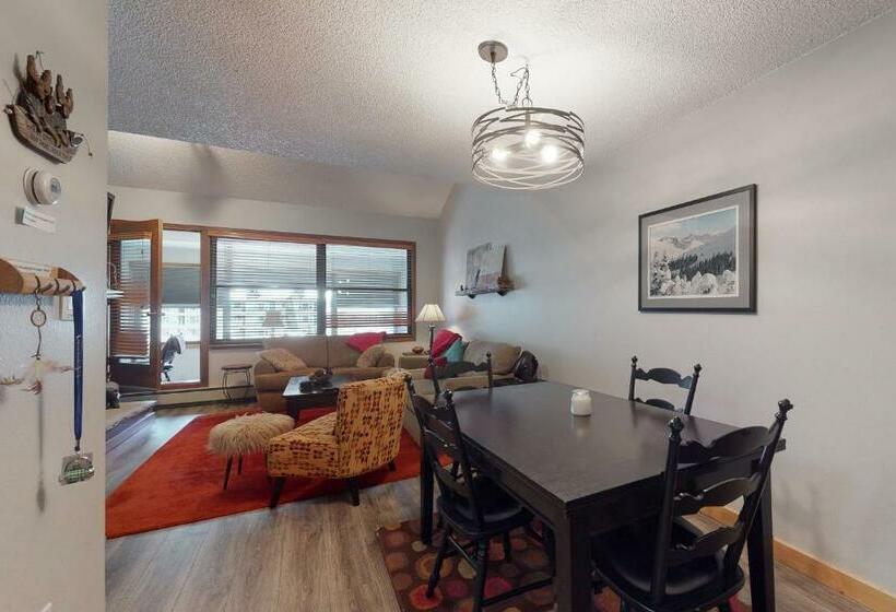 בית מלון כפרי Center Village Hideaway