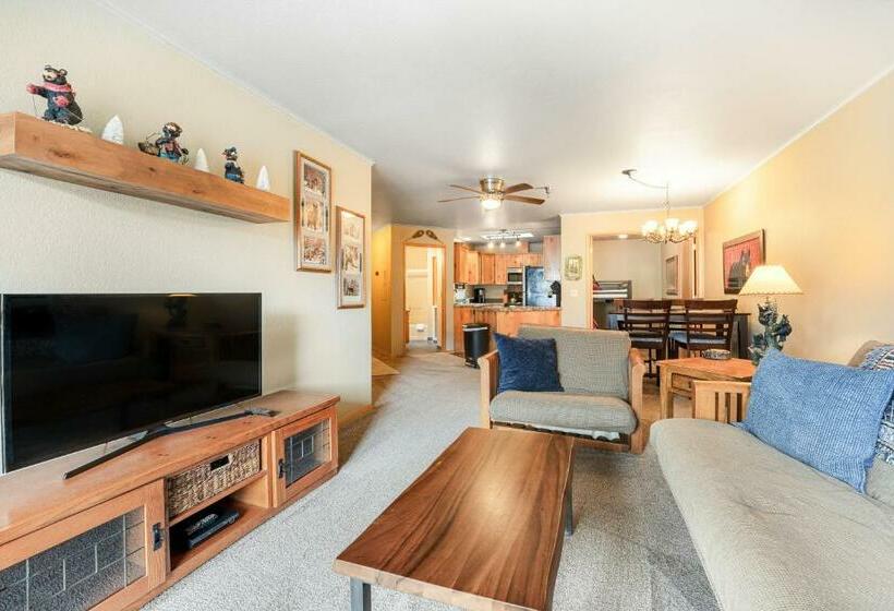 בית מלון כפרי Wolfgang Downtown Suites #34