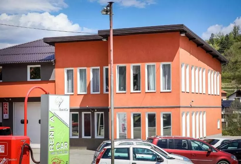 تختخواب و صبحانه Becar Pyramid Rooms