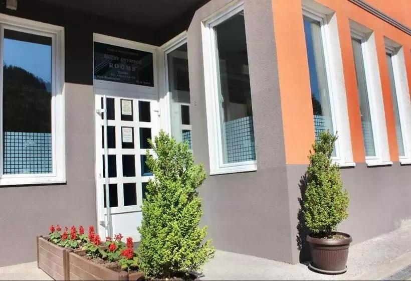 تختخواب و صبحانه Becar Pyramid Rooms