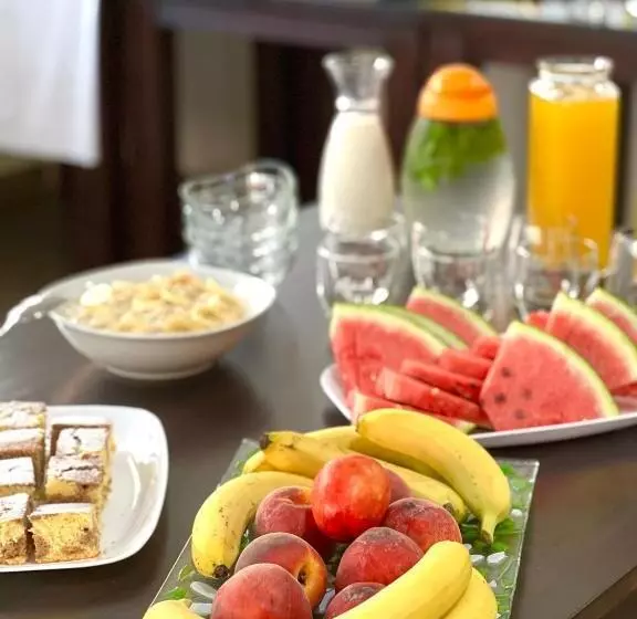 تختخواب و صبحانه Becar Pyramid Rooms