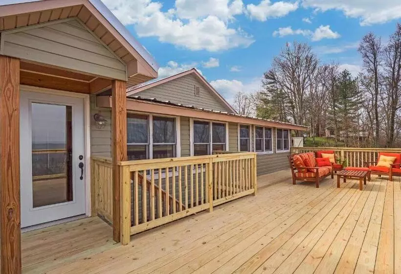 Peach Bluff House