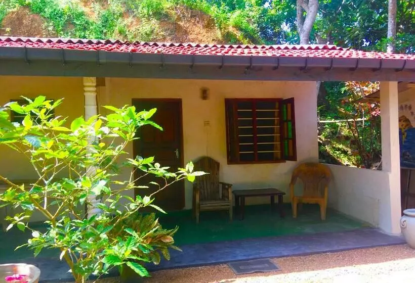 پانسیون Arachchi Guest House