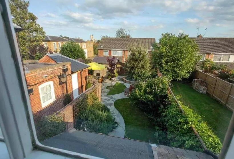 تختخواب و صبحانه The Black Horse Inn