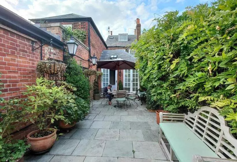 تختخواب و صبحانه The Black Horse Inn