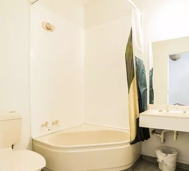 Hotel Albion Of Auckland