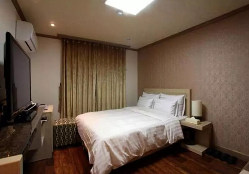 호텔 Chuncheon Tourist