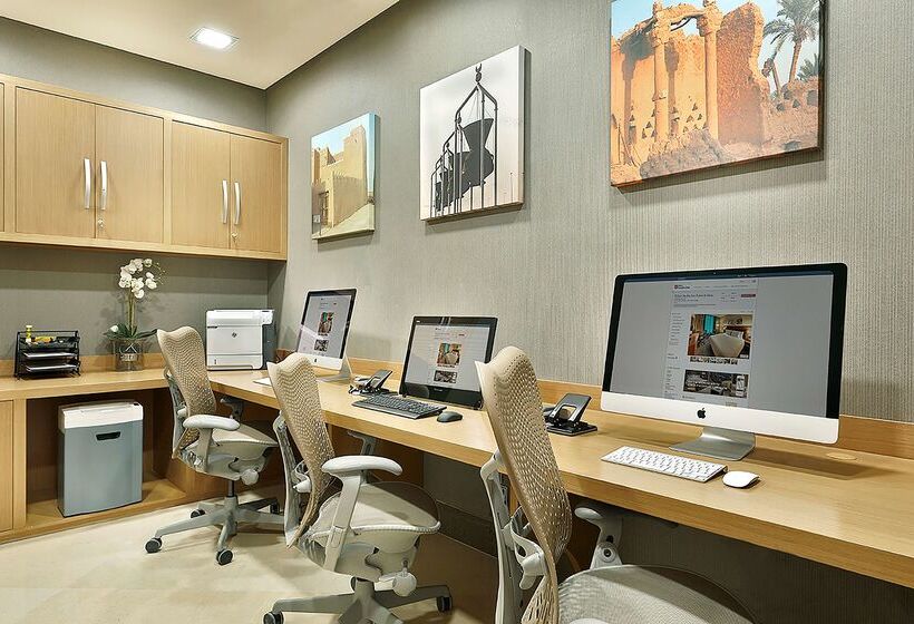 هتل Hilton Garden Inn Tabuk