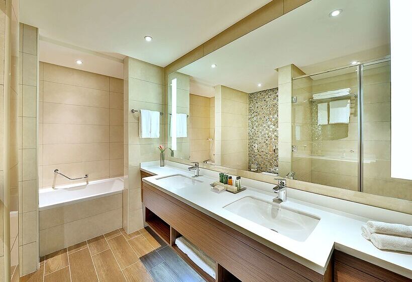 هتل Hilton Garden Inn Tabuk