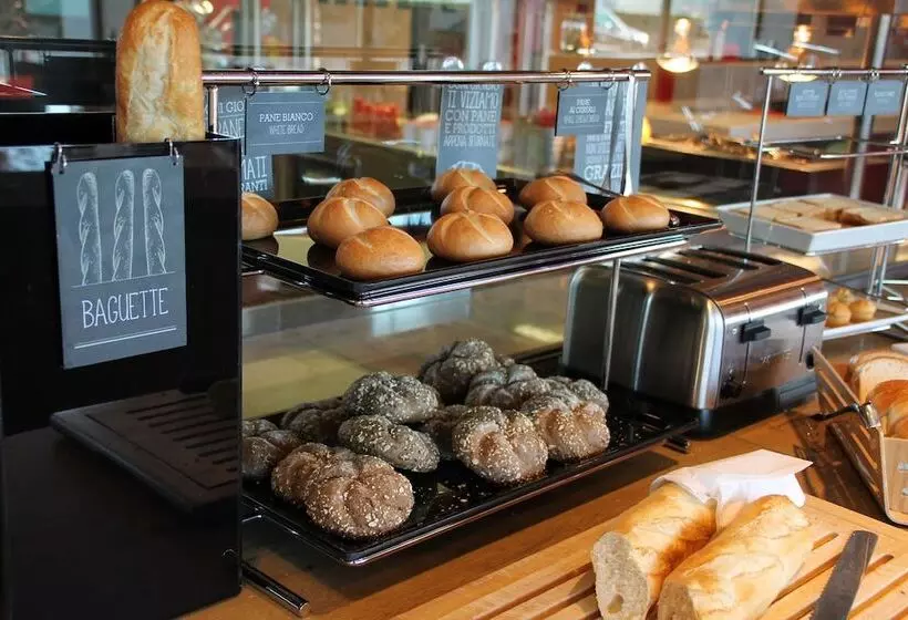 ホテル Ibis Milano Fiera