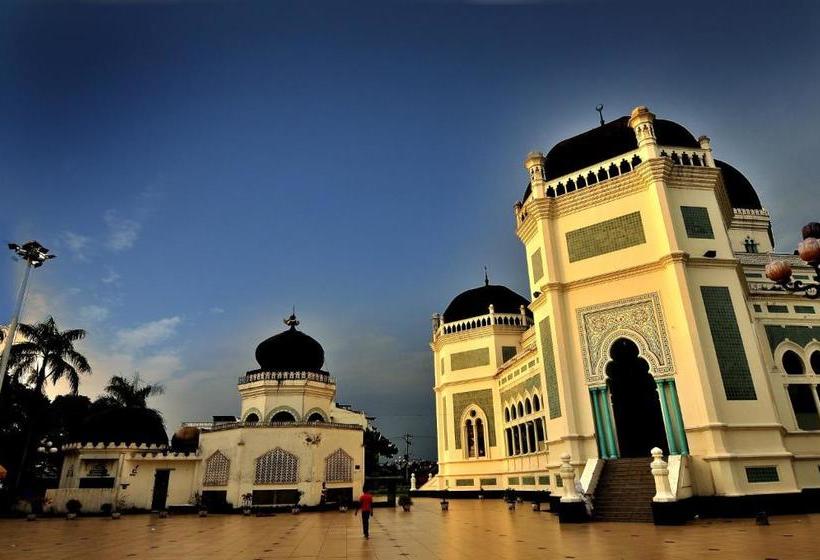 Отель Madani Medan  Syariah