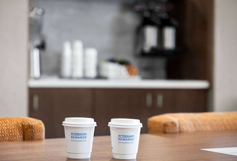 בית מלון כפרי Hawthorn Extended Stay By Wyndham Del Rio