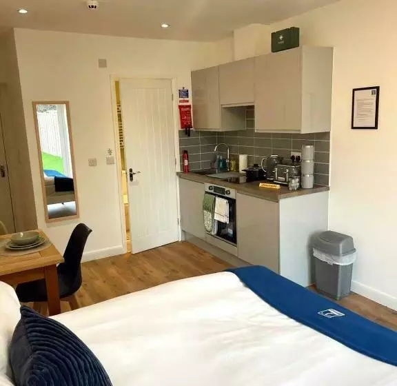 Majatalo Cambridge Studios And Suites By Tas Accommodations