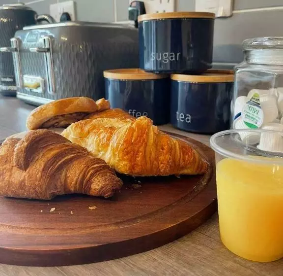 Majatalo Cambridge Studios And Suites By Tas Accommodations