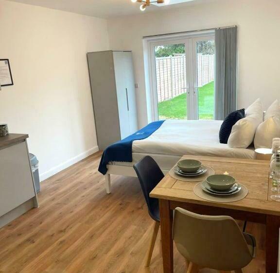 Pansiyon Cambridge Studios And Suites By Tas Accommodations