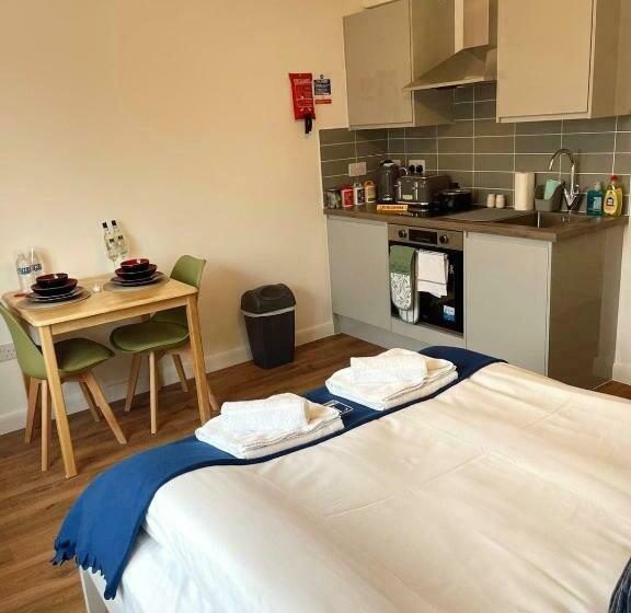 Pansiyon Cambridge Studios And Suites By Tas Accommodations