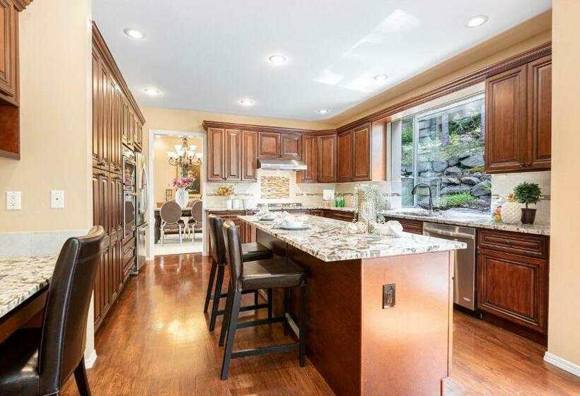 Panzió Upscale Beautiful House In Bellevue, Wa