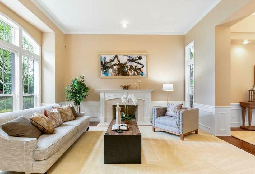 Panzió Upscale Beautiful House In Bellevue, Wa