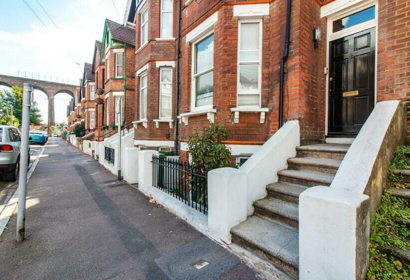 مبيت وإفطار Bradstone Garden Retreat