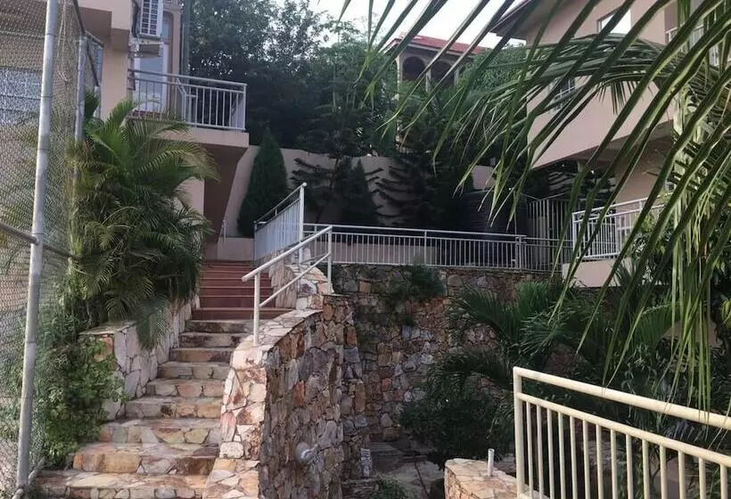 ベッドアンドブレックファースト Brown Hills Residences