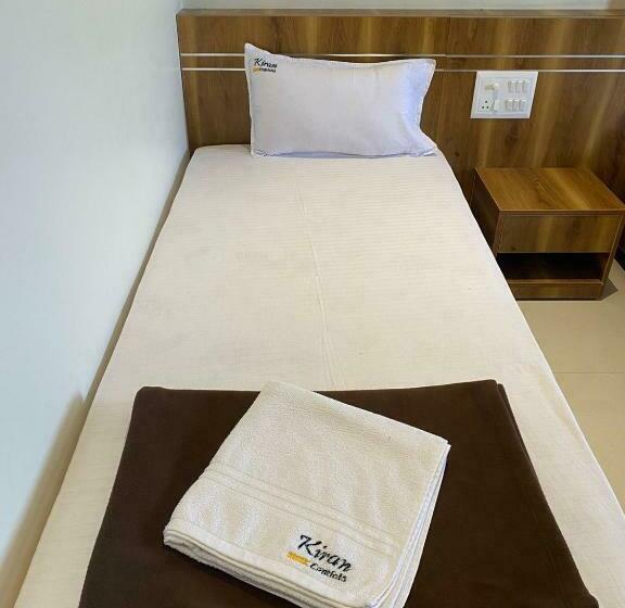 ホテル Kiran Comforts