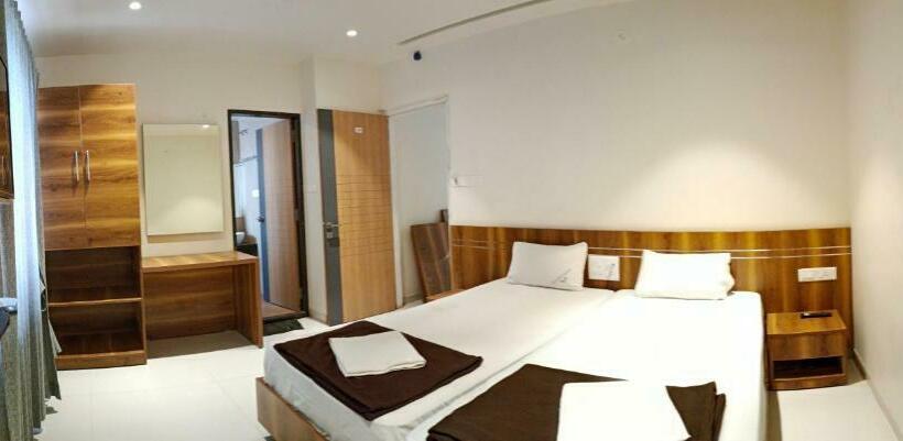 ホテル Kiran Comforts