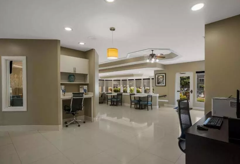 ホテル Mainstay Suites Savannah Midtown