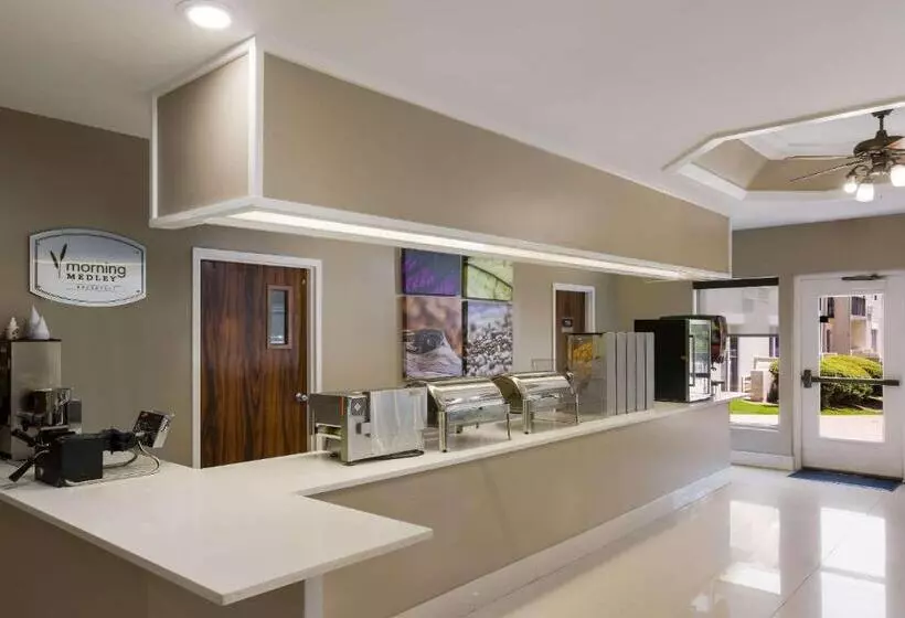 ホテル Mainstay Suites Savannah Midtown