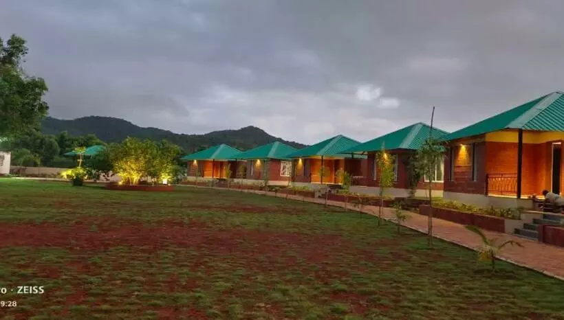 Resort D Clouds Pure Veg, Gaganbawada