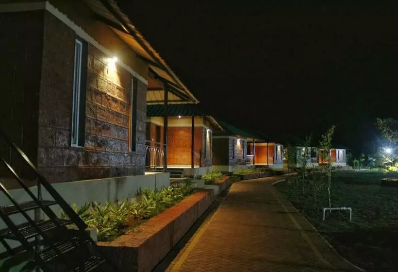Resort D Clouds Pure Veg, Gaganbawada