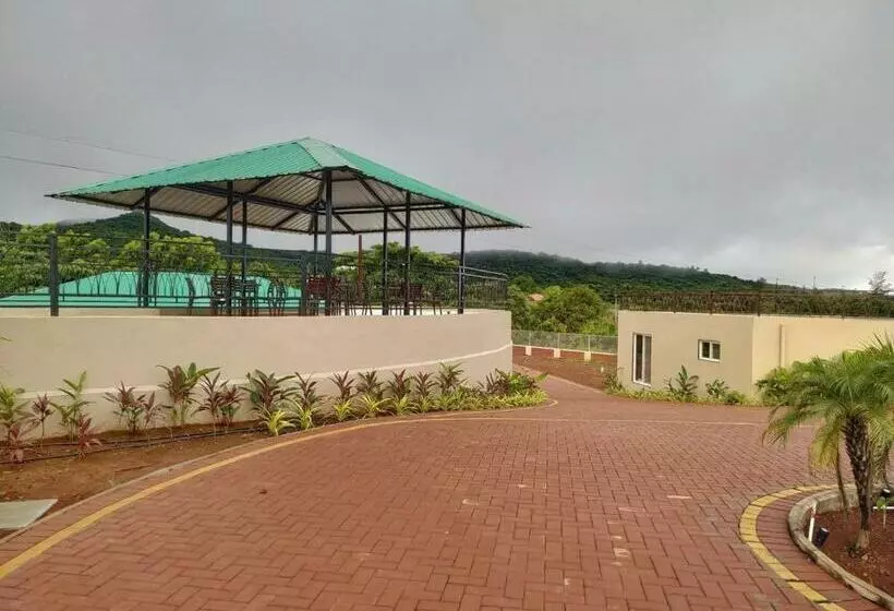 Resort D Clouds Pure Veg, Gaganbawada