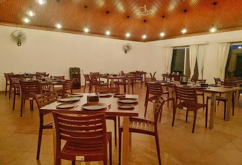 Resort D Clouds Pure Veg, Gaganbawada