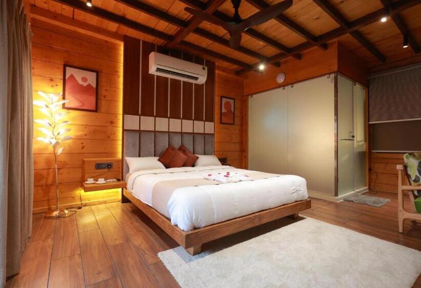 Wooden Ecr Sea Resort