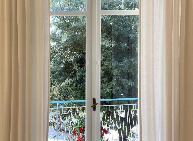 Gualtieri B&b   Luxurys