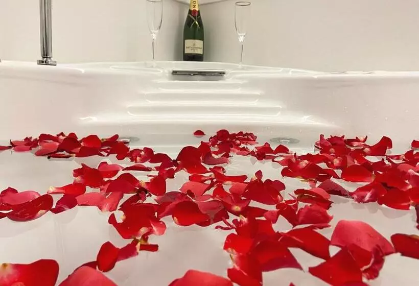 Gualtieri B&b   Luxurys