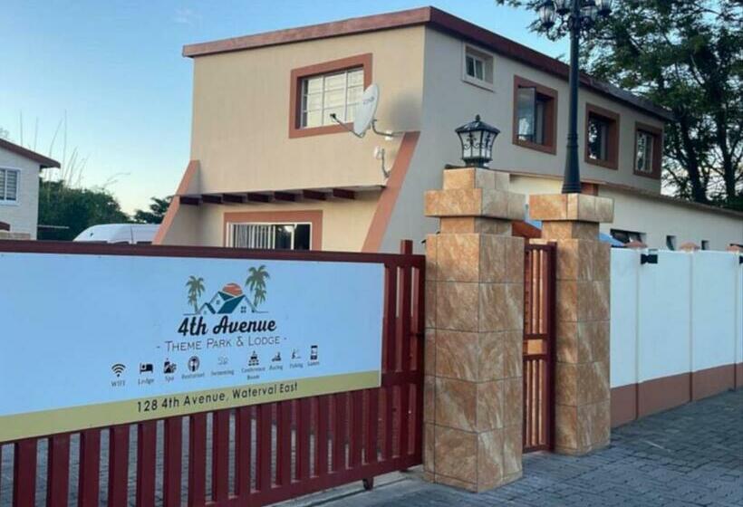 בית מלון כפרי 4th Avenue Themepark & Lodge