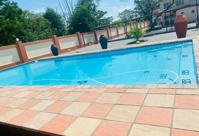 בית מלון כפרי 4th Avenue Themepark & Lodge