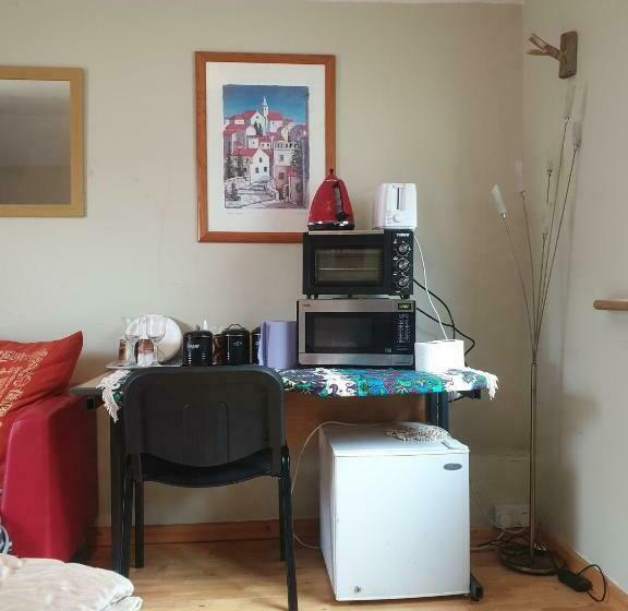 פנסיון Creepy Ole Chapel